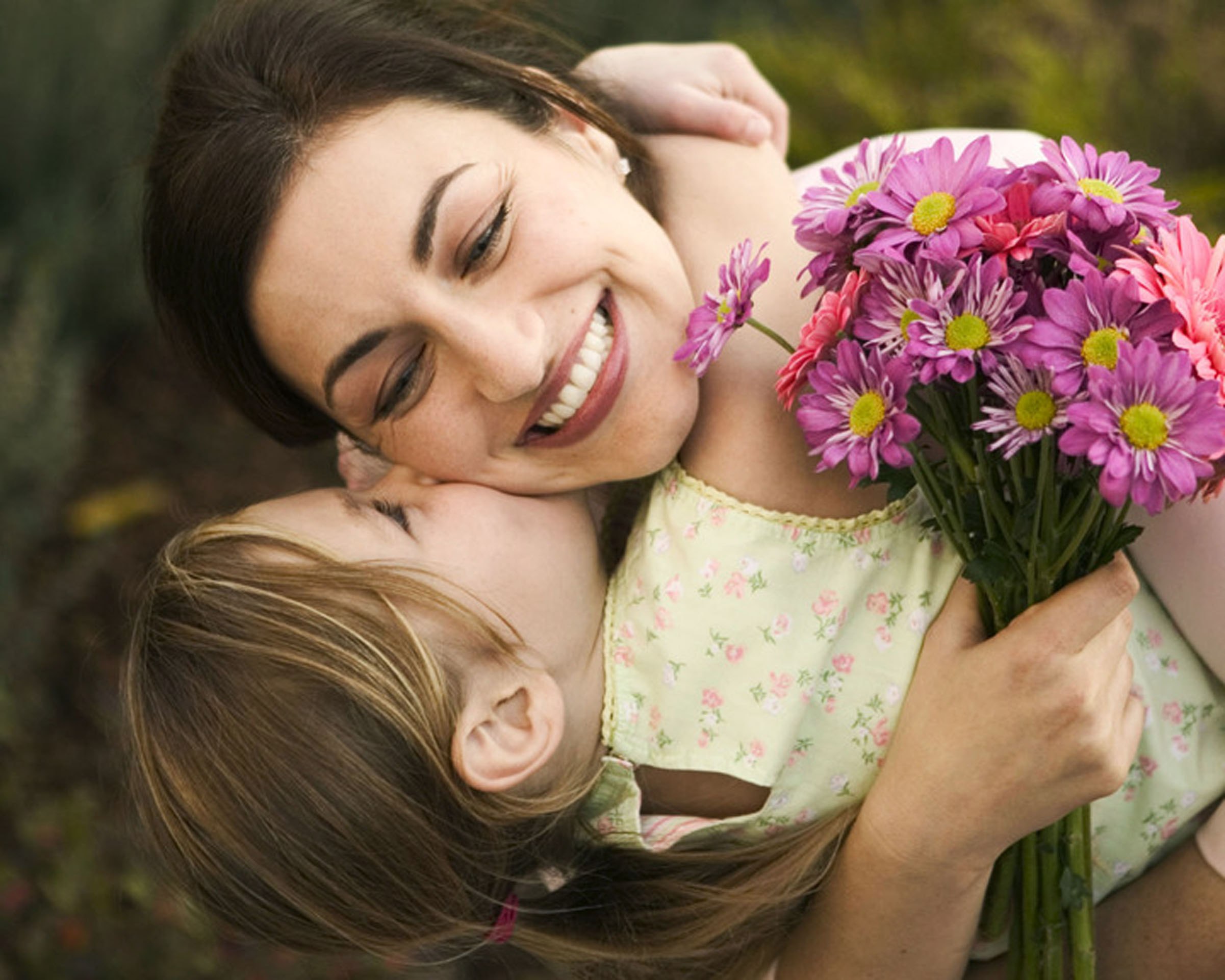 Wish Your Mother A Very Happy Mother’s Day With Flowers!!