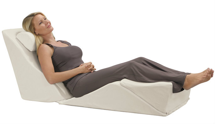 3 Best Bed Wedge Pillows To Support And Sooth Your Back & Neck