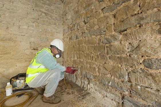 How To Hire Reliable Damp Proofers For Your Buildings