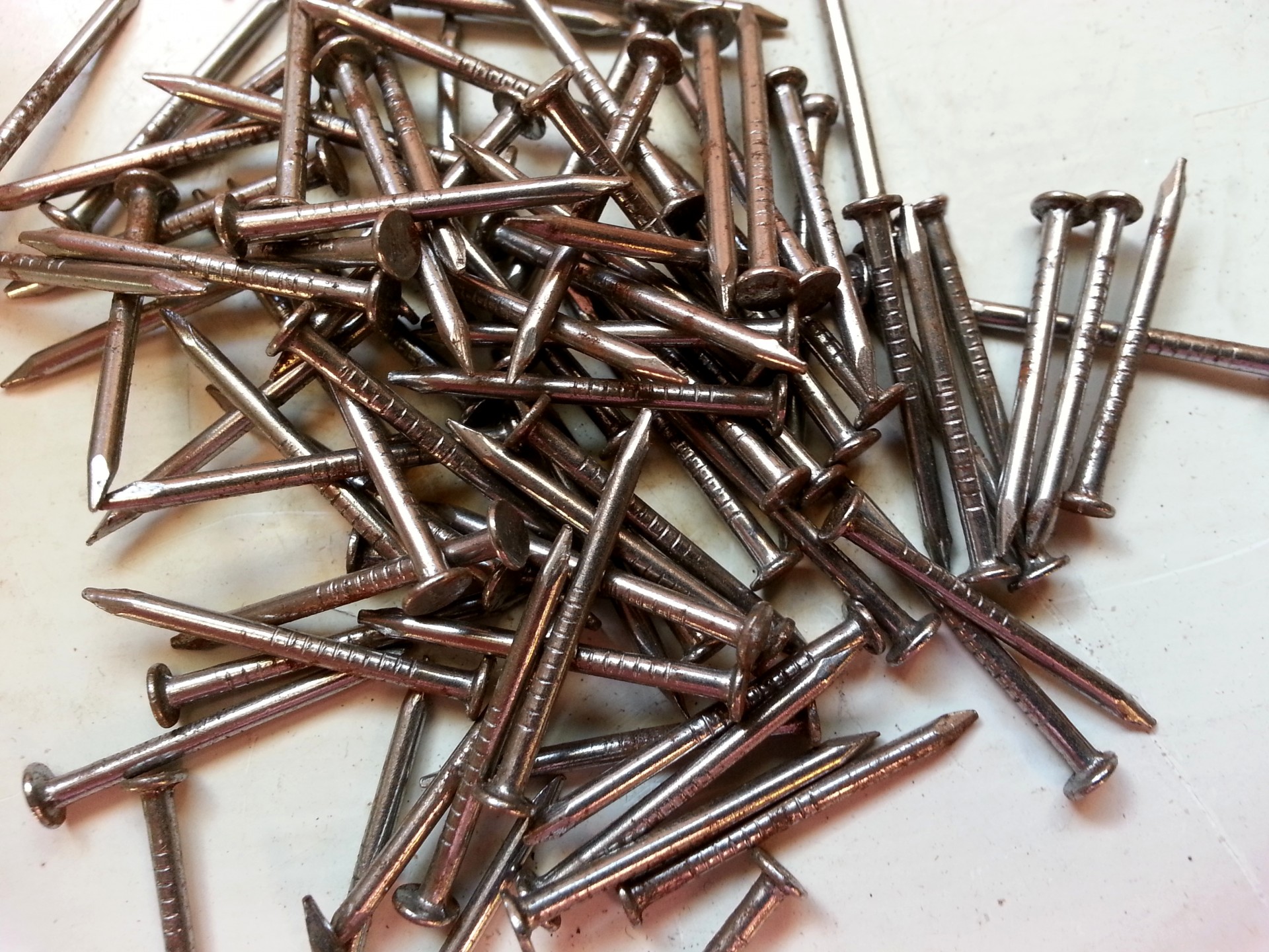 Copper Nails Versus Galvanized Nails for Your Home Projects
